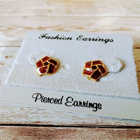 NWT Vintage 1980s Gold-Plated Burgundy Geometric Enamel Post Earrings - Picture 1 of 4